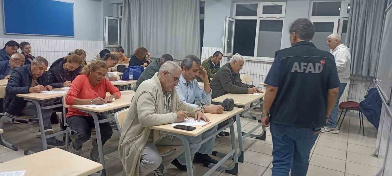 ESKİŞEHİR AFET VE ACİL DURUM YÖNETİMİ İL MÜDÜRLÜĞÜ (AFAD) EKİPLERİNCE MAHALLE BAZLI AFET EĞİTİMİ...