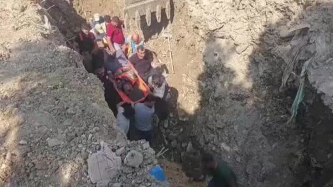 Alt yapı çalışmaları esnasında 2 işçi göçük altında kaldı