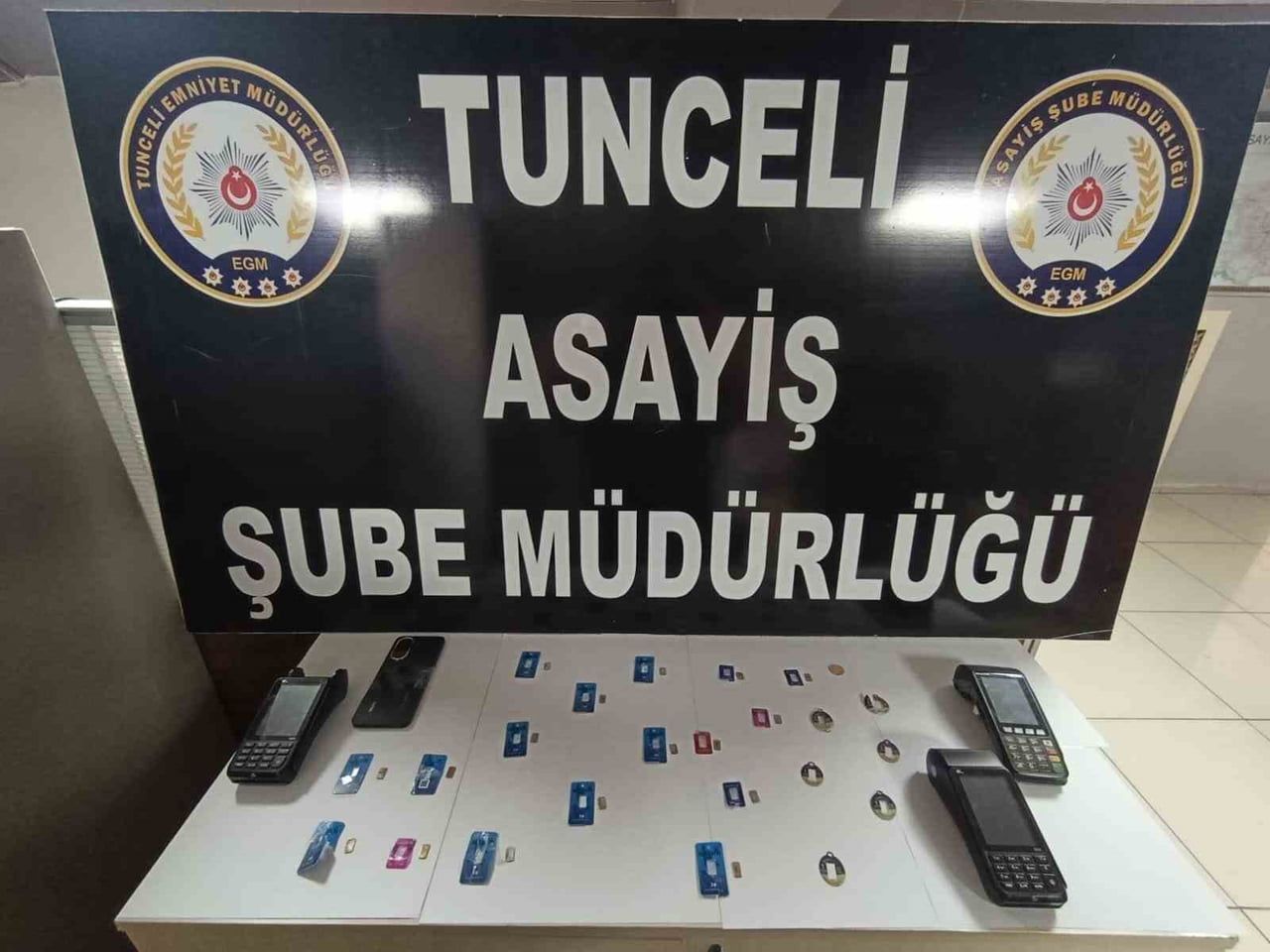 TUNCELİ’DE KUYUMCU ESNAFINI SAHTE ALTINLARLA DOLANDIRARAK 152 BİN LİRALIK ZARARA UĞRATTIĞI...