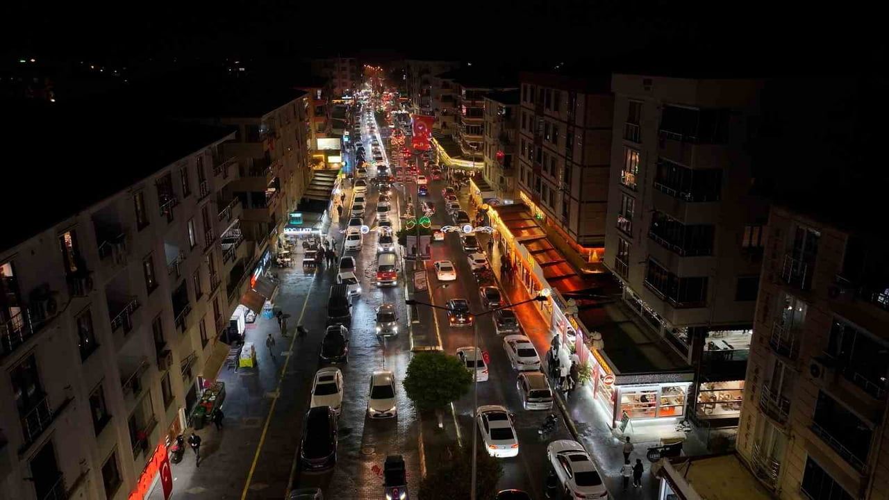IĞDIR’DA CUMHURİYET’İN 103’ÜNCÜ YILI DOLAYISIYLA DÜZENLENEN KONVOYA VATANDAŞLAR YOĞUN KATILIM...