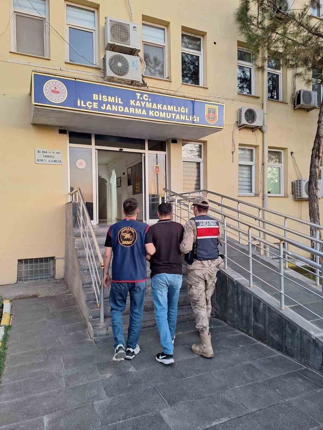 DİYARBAKIR'DA ÇEŞİTLİ SUÇLARDAN ARANAN 110 KİŞİ YAKALANDI.