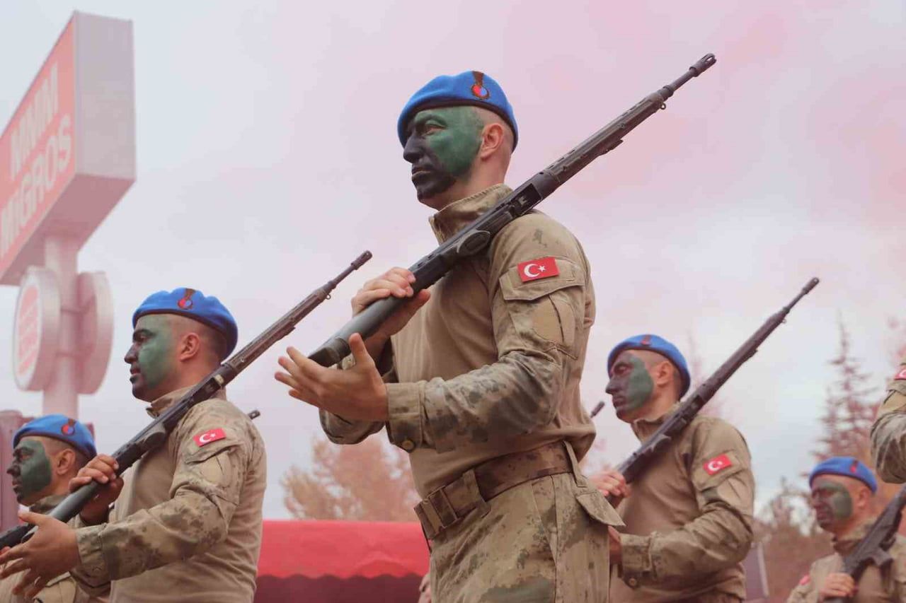 ESKİŞEHİR’DE 29 EKİM CUMHURİYET BAYRAMI KUTLAMALARI KAPSAMINDA SAHNE ALAN JANDARMA VE KOMANDO...