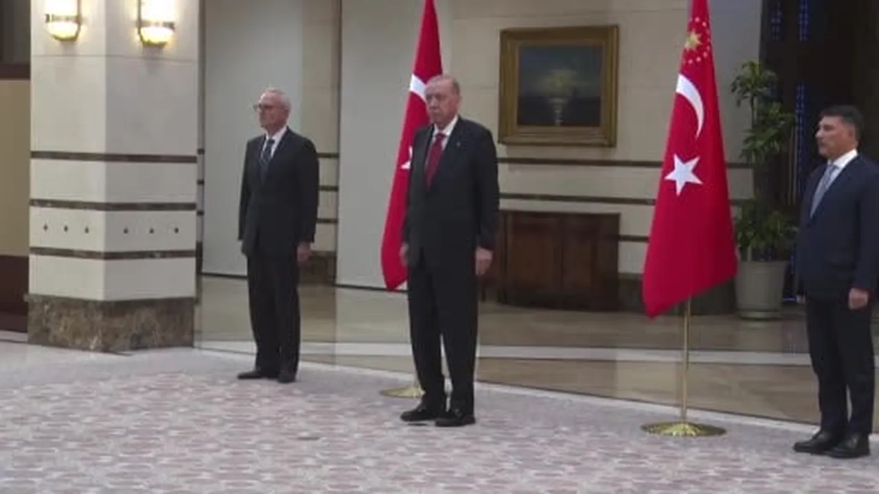 Cumhurbaşkanı Erdoğan'a 5 büyükelçiden güven mektubu