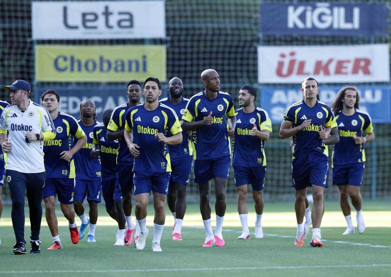 FENERBAHÇE, UEFA ŞAMPİYONLAR LİGİ PLAY-OFF TURU RÖVANŞINDA FRANSIZ EKİBİ LYON İLE OYNAYACAĞI MAÇIN...