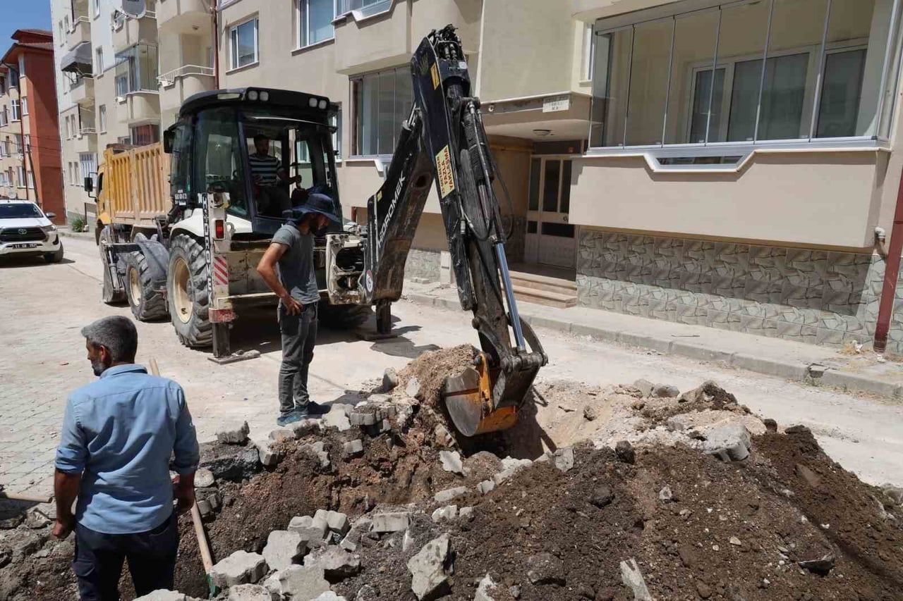 BİLECİK'İN SÖĞÜT İLÇESİNDE YENİ İÇME SUYU HATTINA 400 ABONE BAĞLANDI.