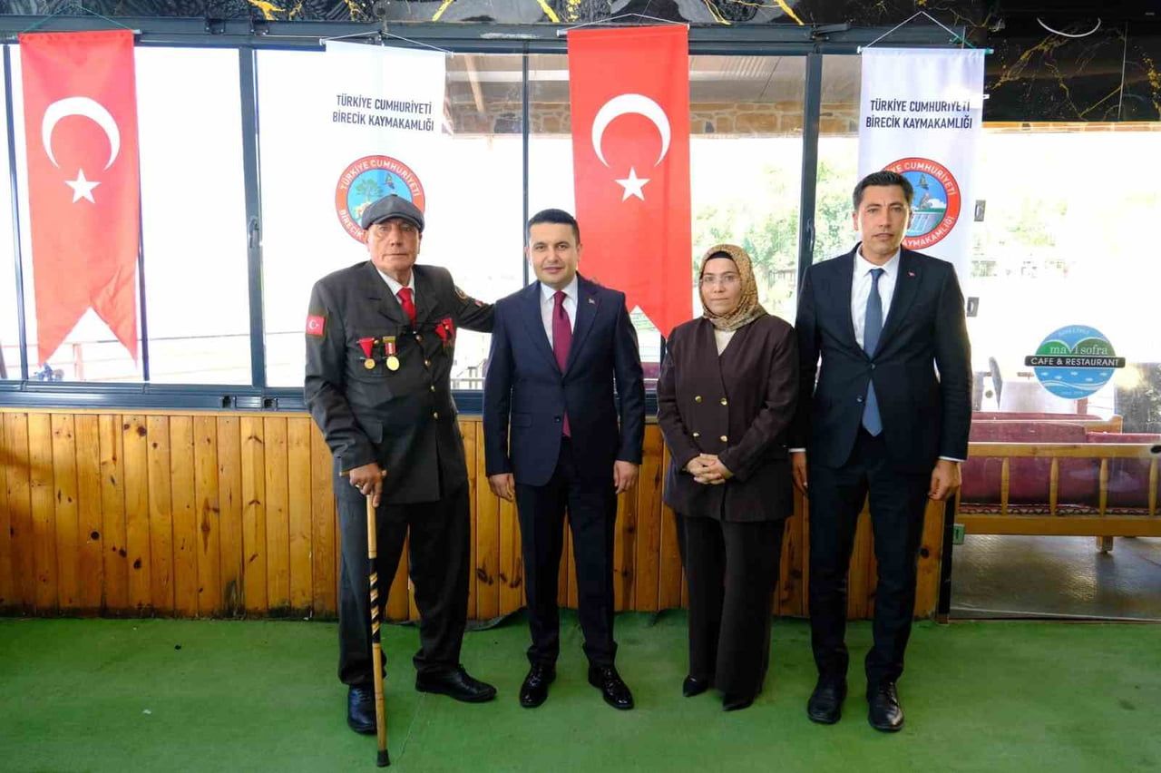 BİRECİK'TE GAZİLER GÜNÜ KUTLANDI