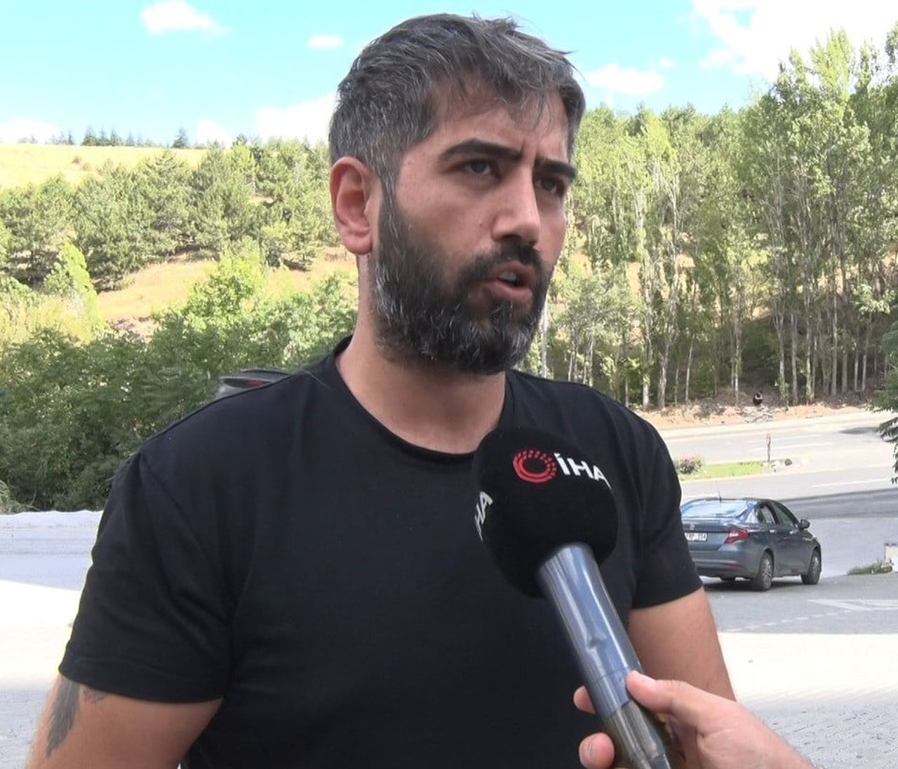 ALPER KURT, "AĞABEYİM YOLA ÇIKMAK İÇİN GELDİĞİNDE ORADA BEKLİYOR, GEÇEN ARAÇLARA YOL VERMEYE...