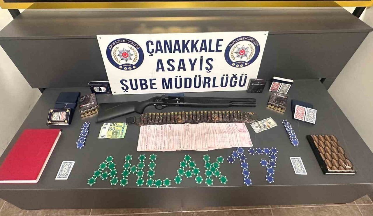 ÇANAKKALE'DE EMNİYET EKİPLERİNCE GERÇEKLEŞTİRİLEN HUZUR UYGULAMALARINDA 4 ŞÜPHELİ...