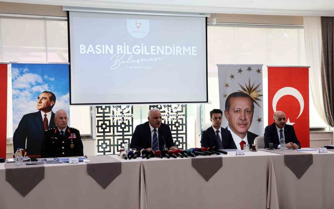 DİYARBAKIR VALİSİ MURAT ZORLUOĞLU’NUN (SOLDAN İKİNCİ) BAŞKANLIĞINDA, DİYARBAKIR İL EMNİYET...