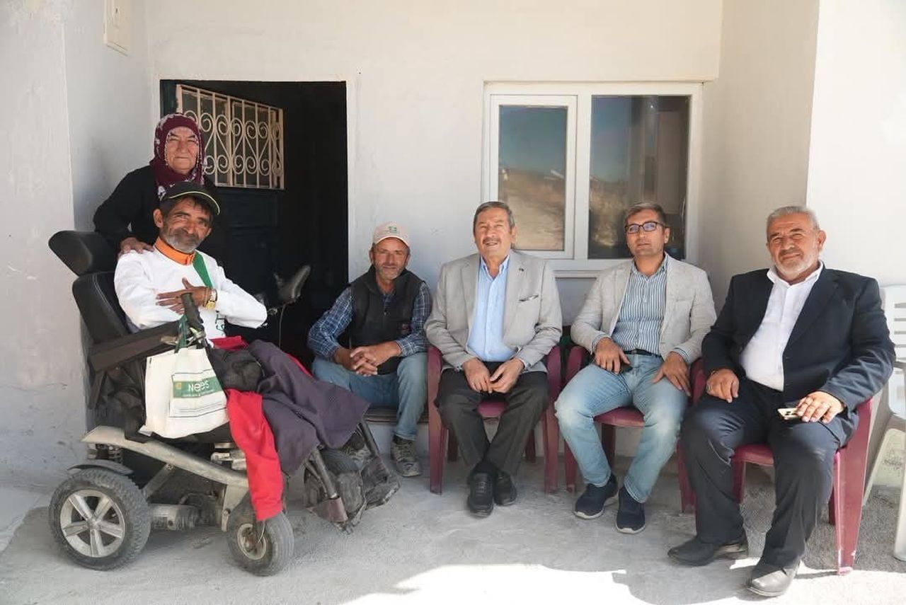 BAŞKAN BOZKURT, SANATSEVER HASAN AVCI’YI ZİYARET ETTİ