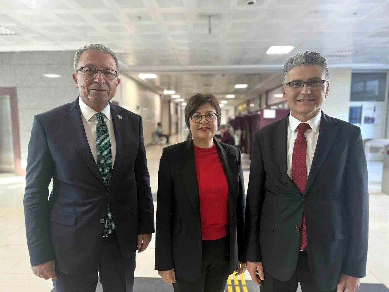KAYSERİ BAROSU’NDA 3 ADAYIN YARIŞTIĞI BAŞKANLIK SEÇİMLERİ BAŞLADI. BAROYA KAYITLI AVUKATLAR YENİ...