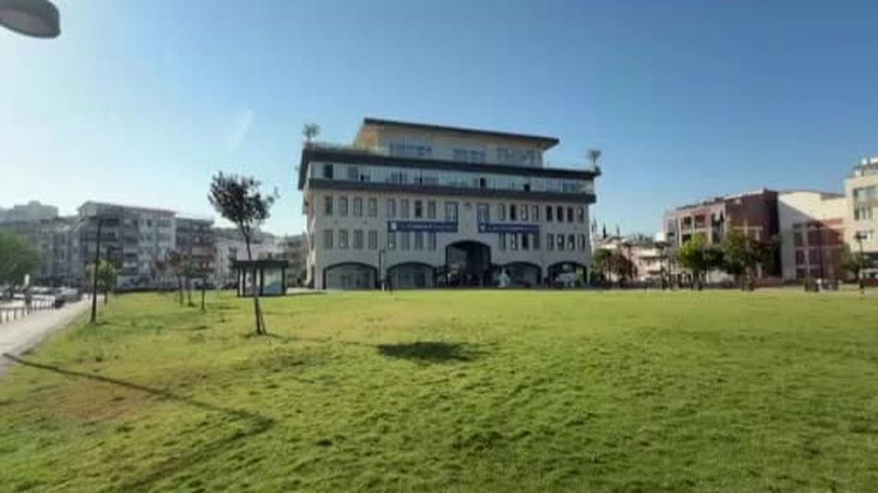 Kuşadası Belediyesi'ne operasyon