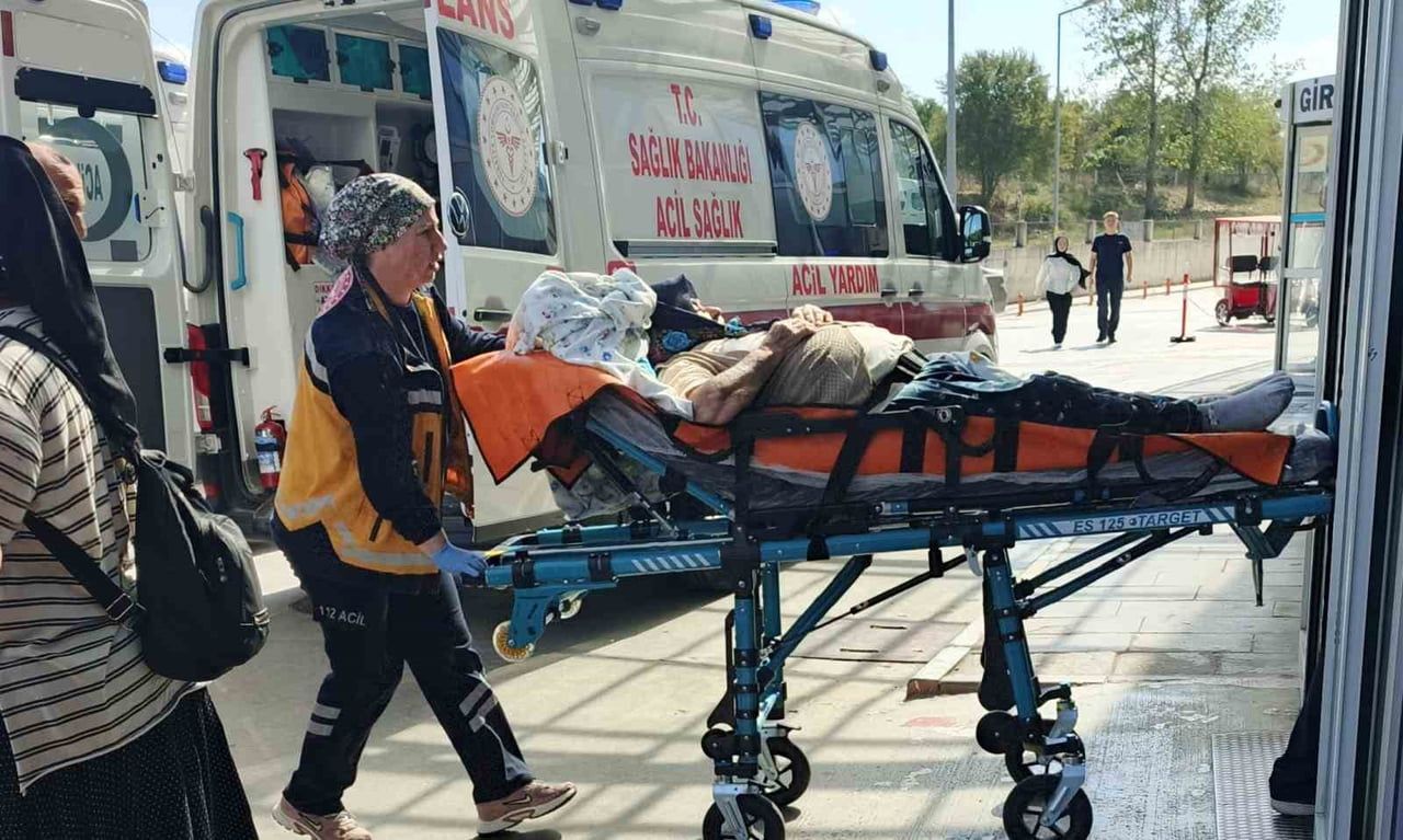 SAMSUN’UN BAFRA İLÇESİNDE TRAKTÖRÜN RÖMORKUNUN DEVRİLMESİ SONUCU MEYDANA GELEN KAZADA 6 KİŞİ...