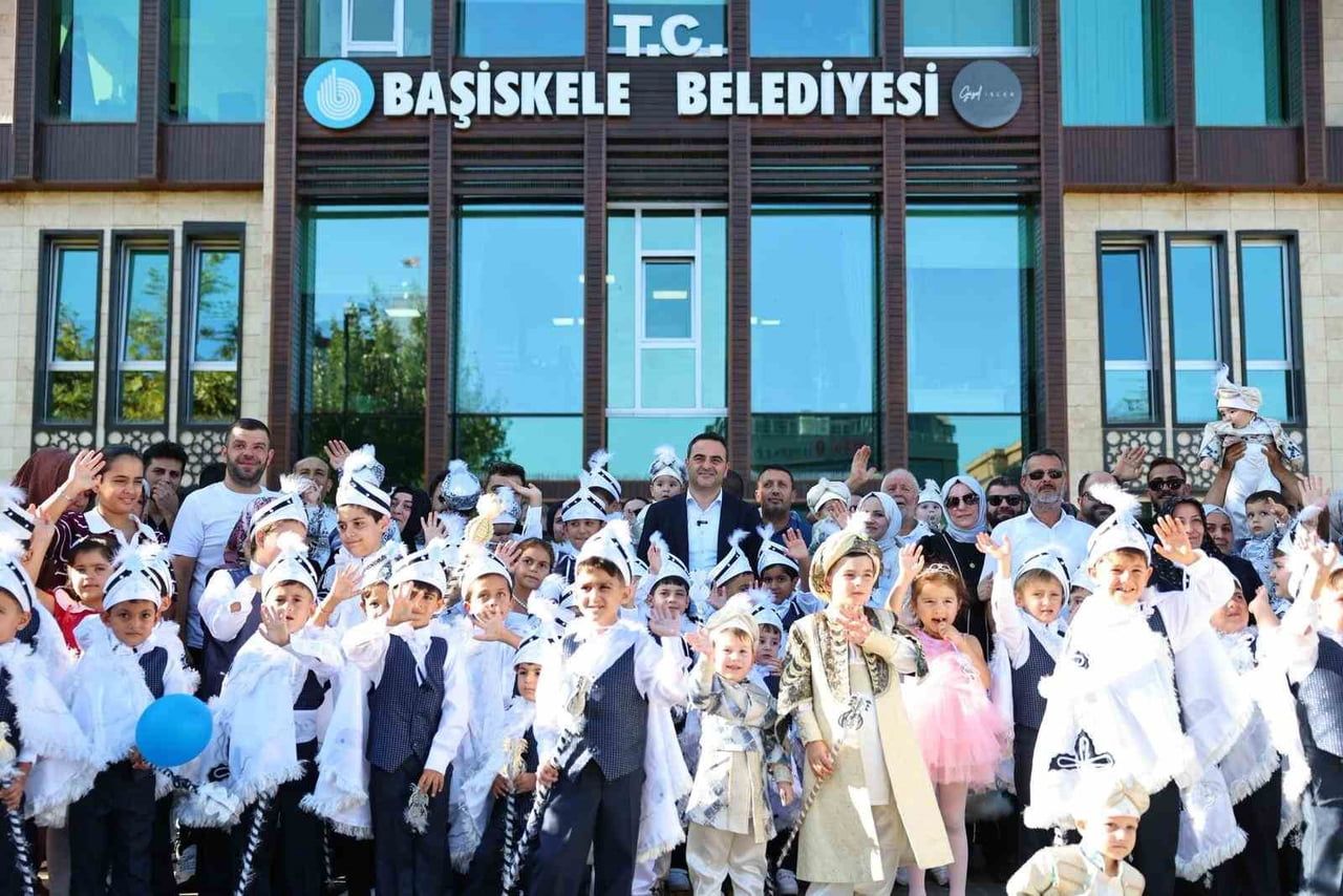 BAŞİSKELE’DE 180 ÇOCUĞUN SÜNNET HEYECANI, DÜZENLENEN ŞÖLENLE COŞKUYA DÖNÜŞTÜ. ÜCRETSİZ SÜNNET...