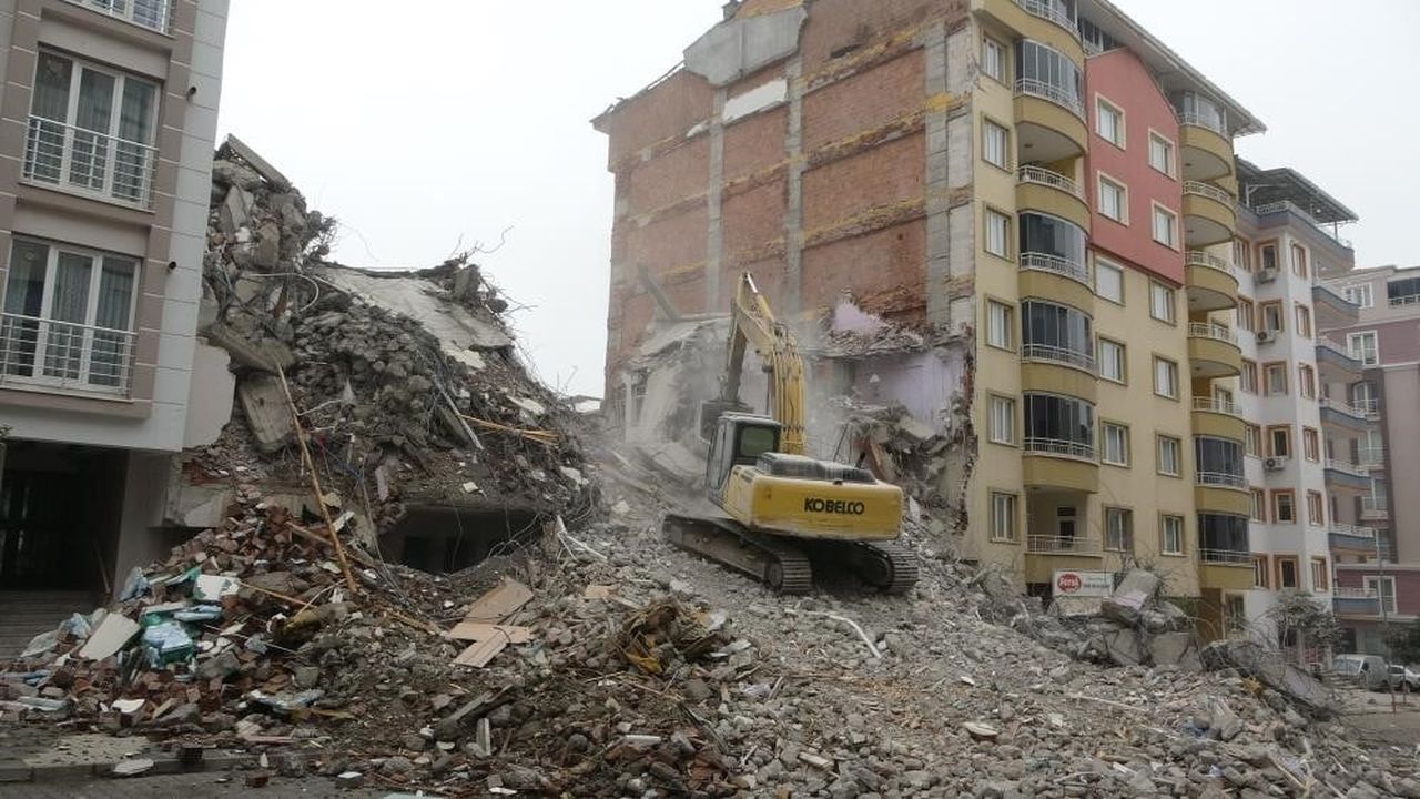 MALATYA MERKEZLİ 7 İLDE YIKIM OPERASYONU: 14 TUTUKLAMA