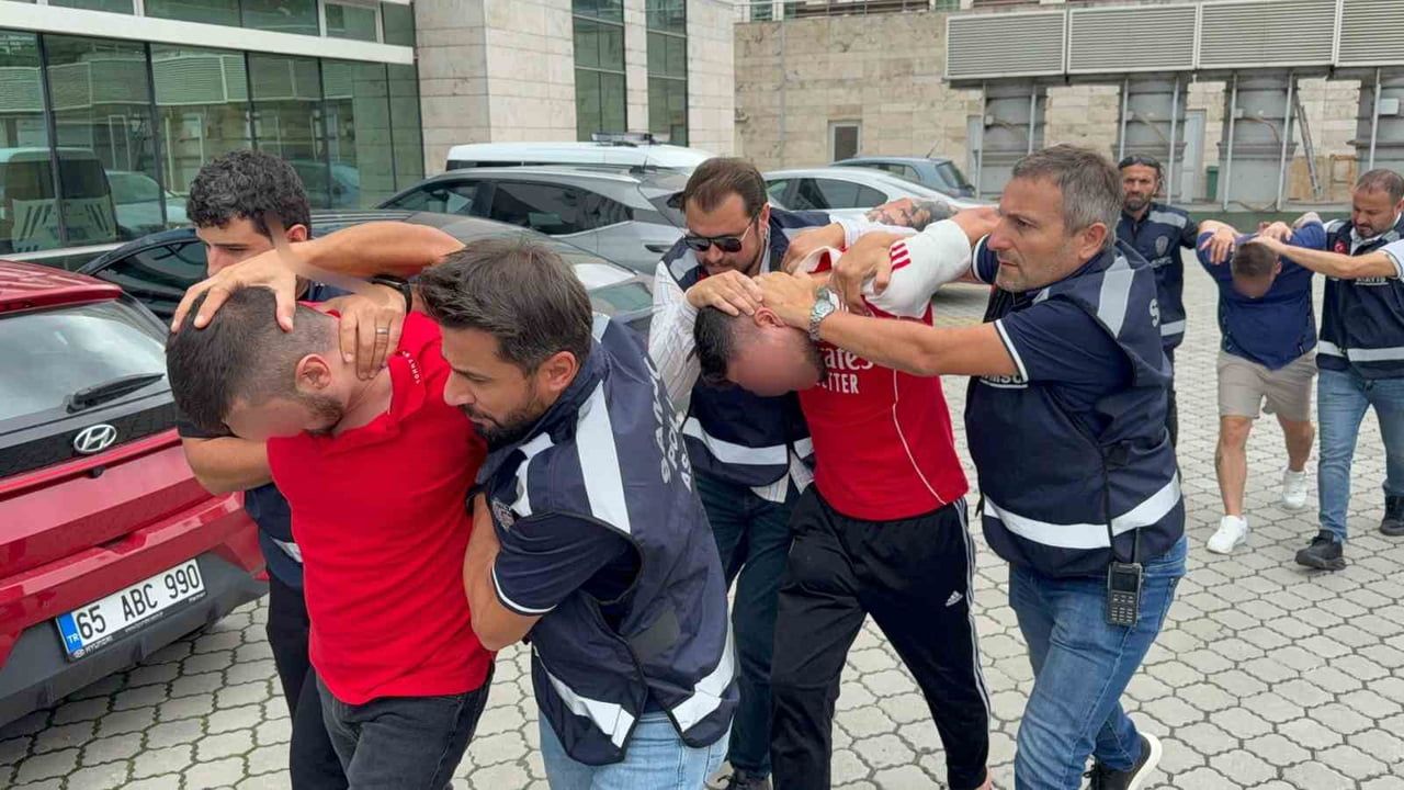 POLİSTEKİ İŞLEMLERİ TAMAMLANAN 3 KİŞİ SAMSUN ADLİYESİNE SEVK EDİLDİ.