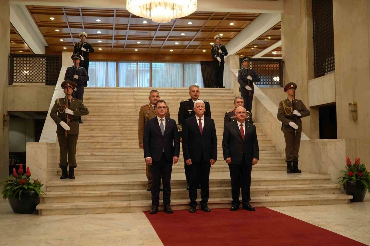 TÜRKİYE, BULGARİSTAN VE ROMANYA SAVUNMA BAKANLARI KARADENİZ GÜVENLİĞİ İÇİN SOFYA’DA BİR ARAYA...