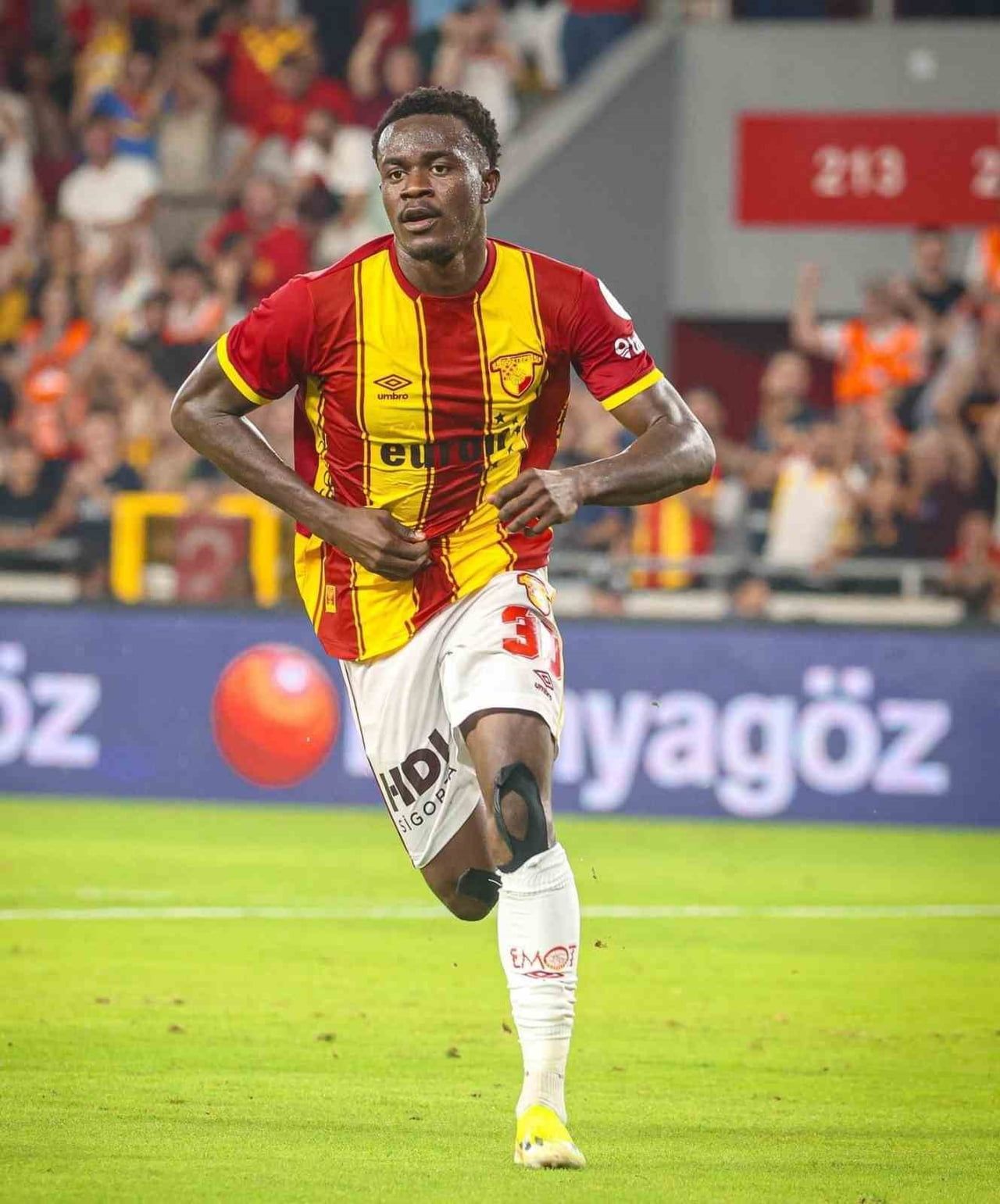 ANTHONY DENNİS, AL-JAZİRA CLUB'A TRANSFER OLDU