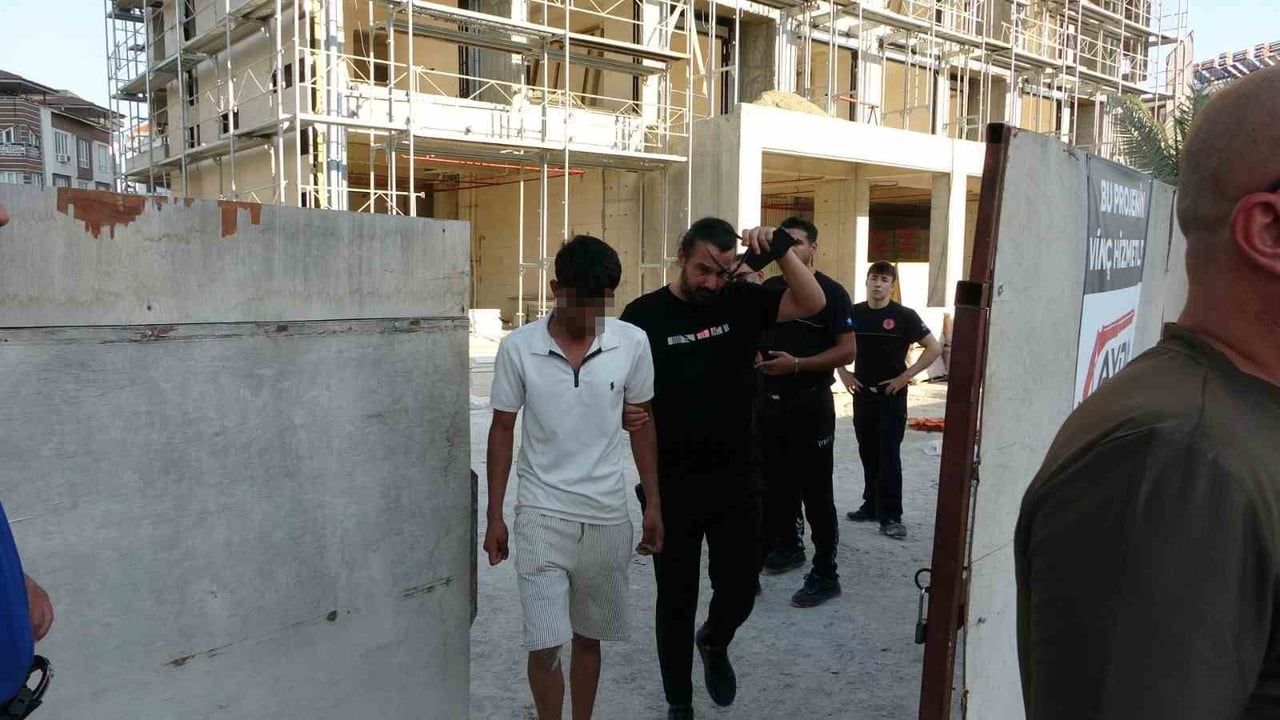 ANTALYA’NIN MANAVGAT İLÇESİNDE YENİ PARTİ ANTALYA MİLLETVEKİLİ AYKUT KAYA’YA AİT İNŞAATTA ÇALIŞAN...