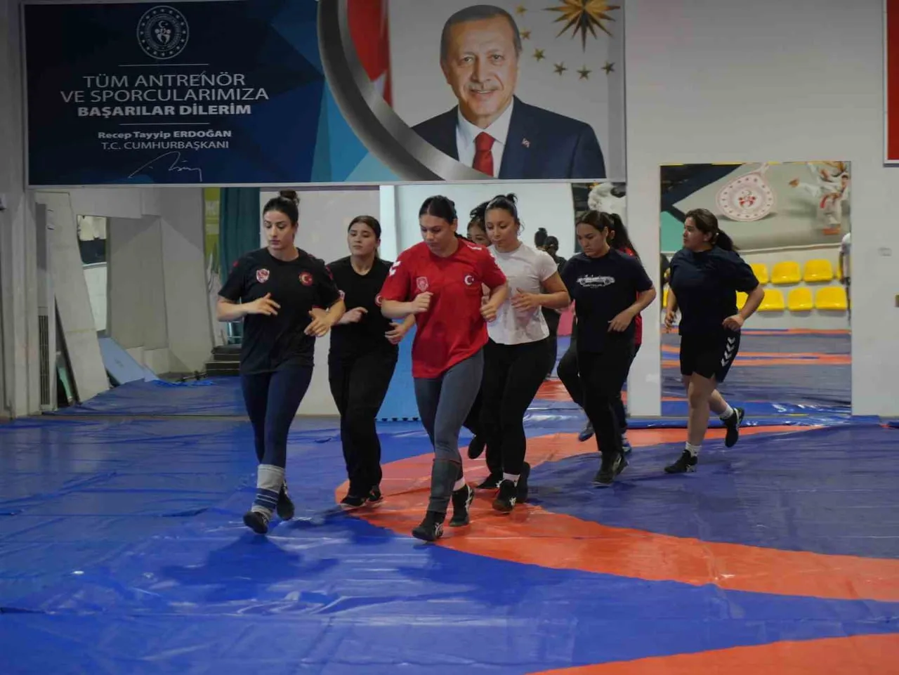 GAZİANTEP'TE YAŞAYAN 18 YAŞINDAKİ SEMA YÜKSEL, BABASININ "ERKEK SPORU" DİYEREK KARŞI ÇIKTIĞI...