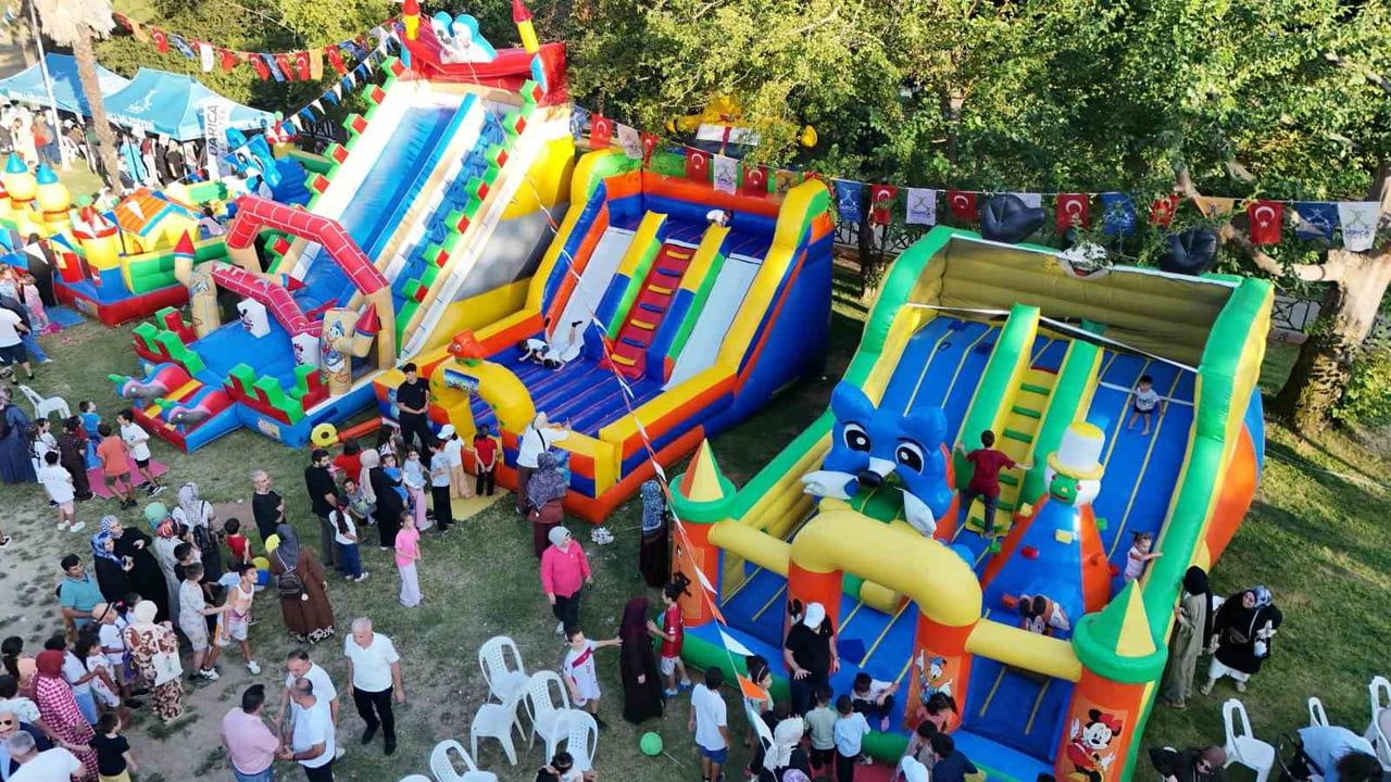 DARICA’DA DÜZENLENEN GÖNÜL BİRLİĞİ AİLE FESTİVALİ’NDE ÇOCUKLAR VE AİLELER GÜN BOYU SÜREN...