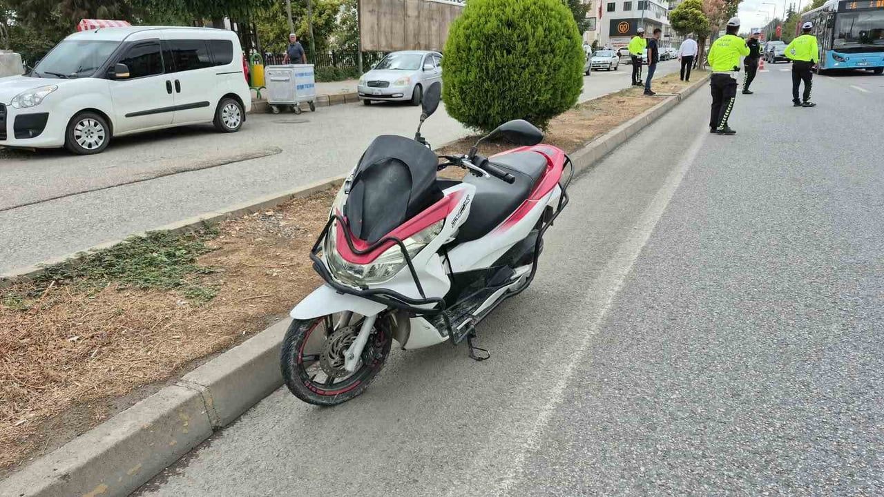 ADIYAMAN’DA, YOLUN KARŞI TARAFINA GEÇMEYE ÇALIŞAN YAYAYA MOTOSİKLETİN ÇARPMASI SONUCU 1’İ AĞIR 2...