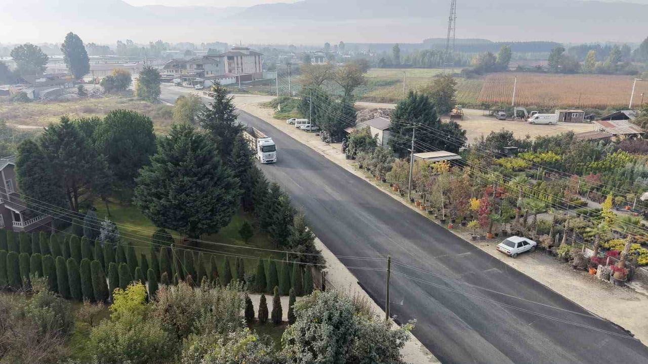DÜZCE BELEDİYE BAŞKANI DR. FARUK ÖZLÜ’NÜN BÜYÜK DİKKAT VE TİTİZLİKLE BİZZAT KOORDİNE ETTİĞİ ASFALT...