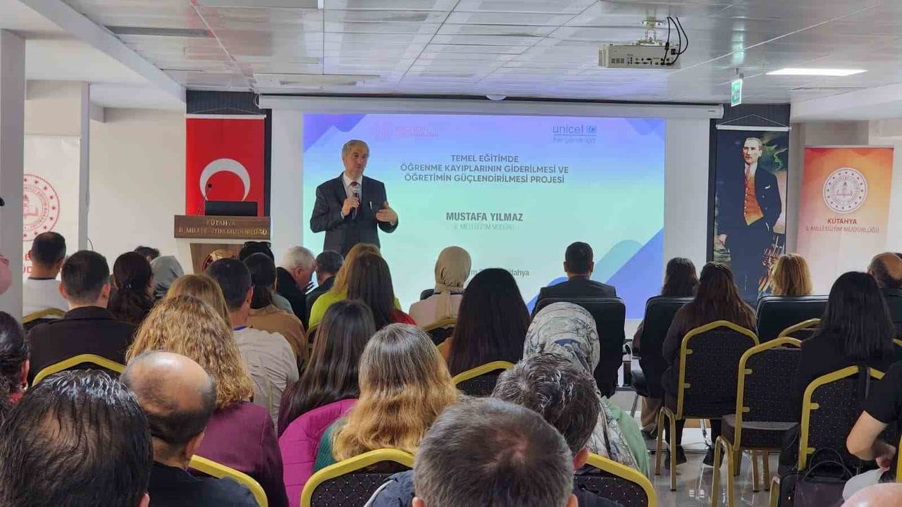 ÖĞRENME KAYIPLARINI GİDERME PROJESİNİN EĞİTİCİ EĞİTİMİ KÜTAHYA’DA BAŞLADI
