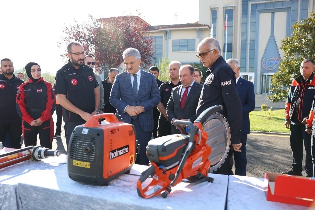 DÜZCE VALİSİ MEHMET MAKAS, “KIZILELMA KRİTİK MÜDAHALE KAPASİTE PROJESİ” KAPSAMINDA KIZILELMA ARAMA...