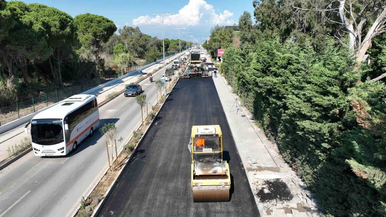 ANTALYA BÜYÜKŞEHİR BELEDİYESİ, YAŞAR SOBUTAY BULVARI'NDA TOPLAM 4 KİLOMETRELİK GÜZERGAHTA ETAPLAR...