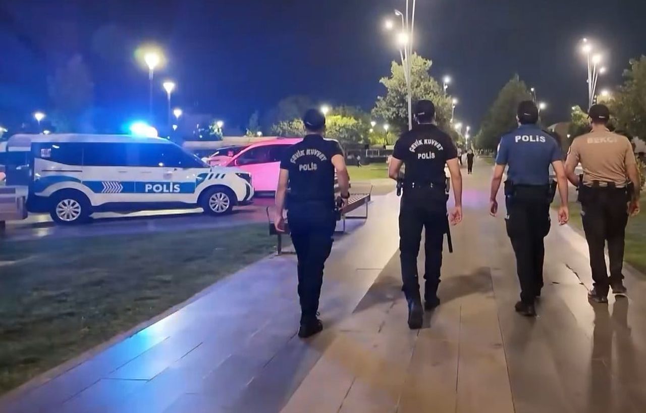 GAZİANTEP'TE POLİS EKİPLERİ TARAFINDAN PARKLAR VE ÇEVRELERİNDE YAŞANABİLECEK OLUMSUZLUKLARIN VE...