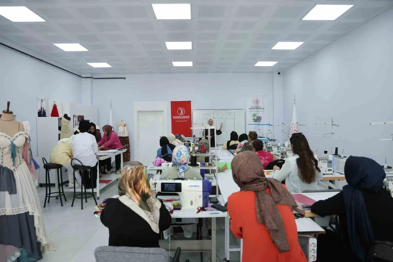 DİYARBAKIR’DA PROJE KAPSAMINDA DİŞ HEKİMLİĞİ ÖĞRENCİSİNDEN, İNŞAAT MÜHENDİSLİĞİNE, YÜKSEK...