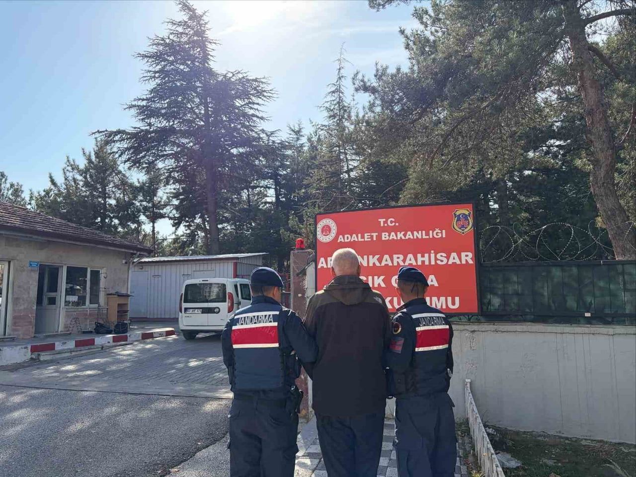 AFYONKARAHİSAR'DA JANDARMA TARAFINDAN SON BİR HAFTA İÇERİSİNDE YAPILAN DENETİMLERDE ÇEŞİTLİ...
