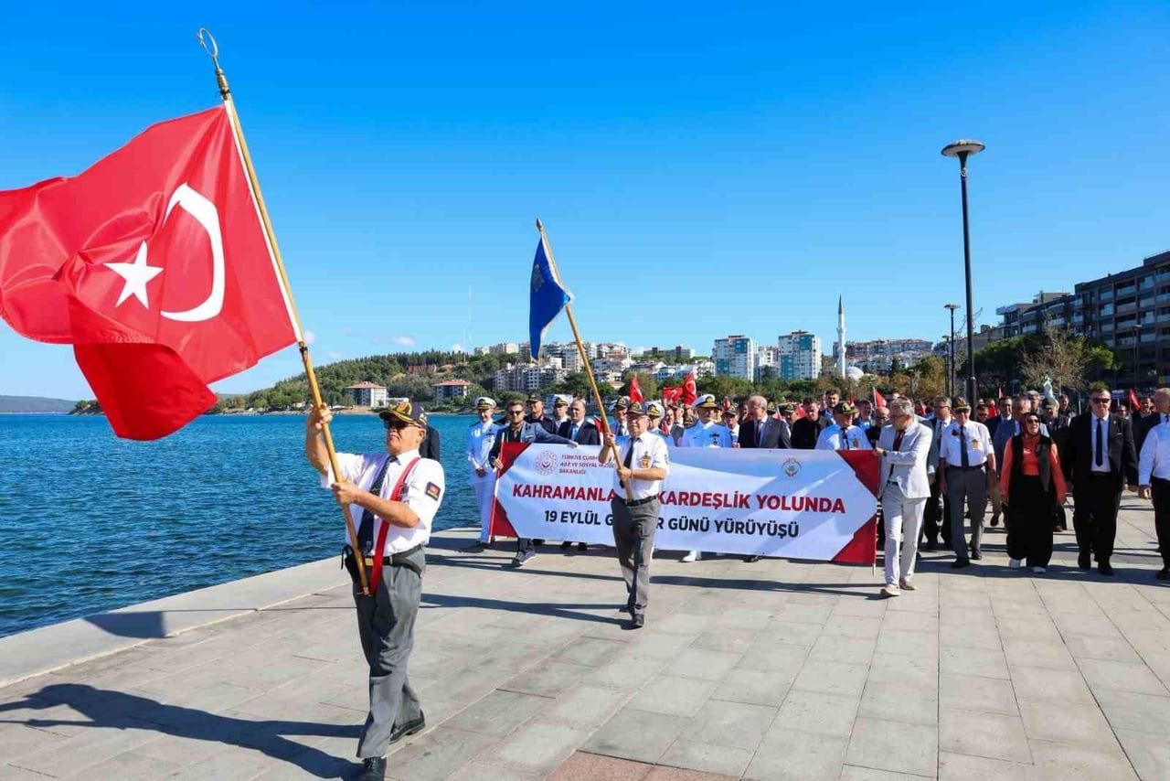 ÇANAKKALE'DE 19 EYLÜL GAZİLER GÜNÜ DOLAYISIYLA, ‘KAHRAMANLARLA KARDEŞLİK YOLUNDA' YÜRÜYÜŞÜ...
