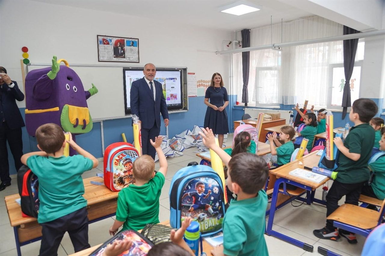 CANİK BELEDİYE BAŞKANI İBRAHİM SANDIKÇI, 2026-2027 EĞİTİM-ÖĞRETİM YILININ İLK GÜNÜ İLKOKUL BİRİNCİ...