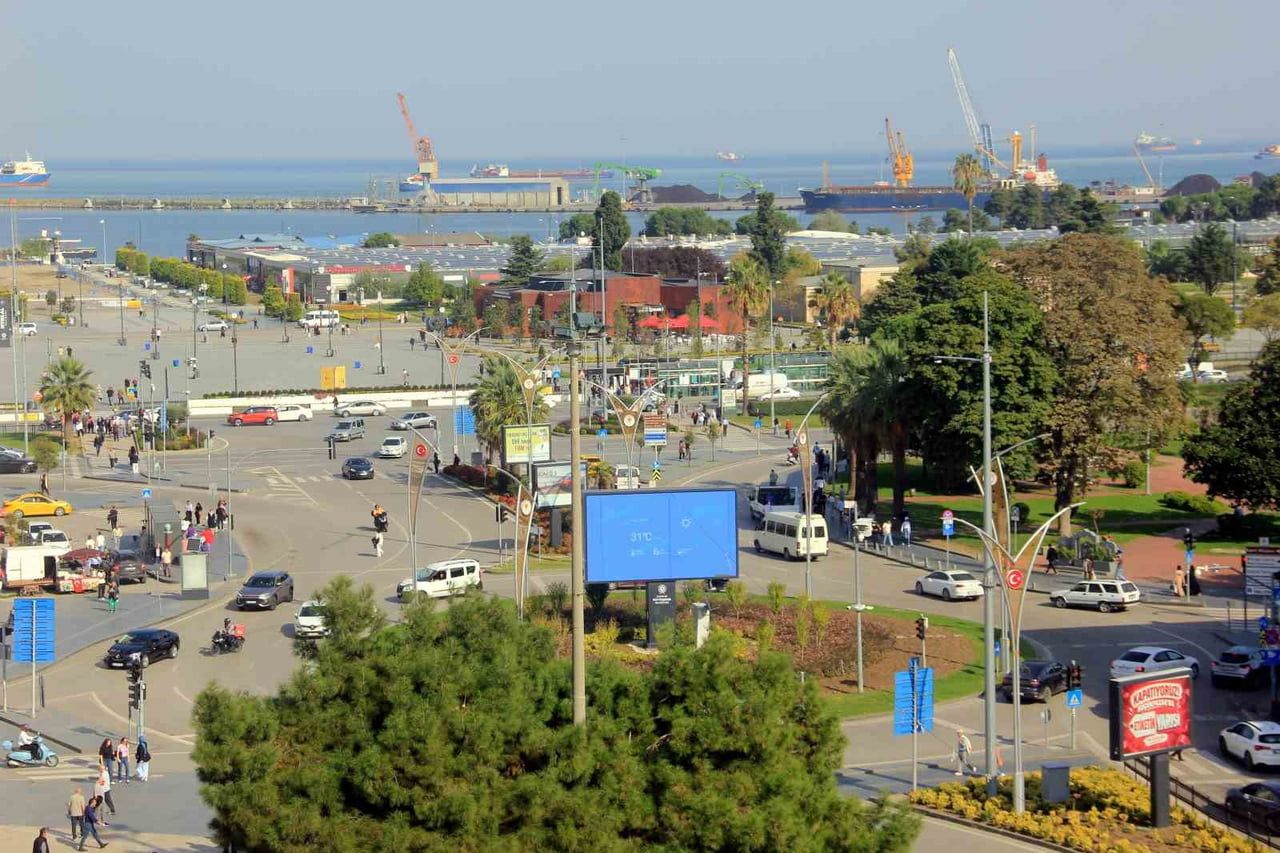 SAMSUN’DA ETKİLİ OLAN PASTIRMA SICAKLARI NEDENİYLE TERMOMETRELER 30 DERECENİN ÜSTÜNDE SICAKLIK...
