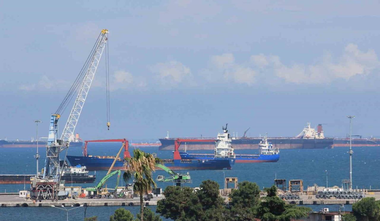 SAMSUN AÇIKLARINDA GEMİ YOĞUNLUĞU DİKKAT ÇEKTİ.