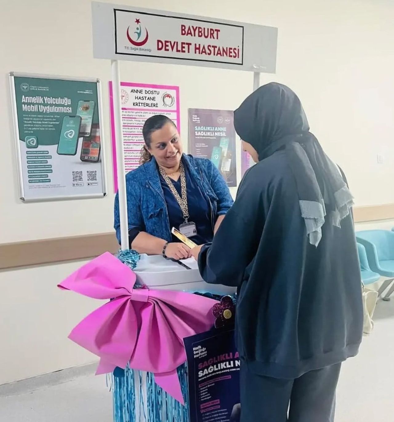 BAYBURT’TA ANNE ADAYLARINA GEBE OKULU VE MOBİL UYGULAMA TANITILDI