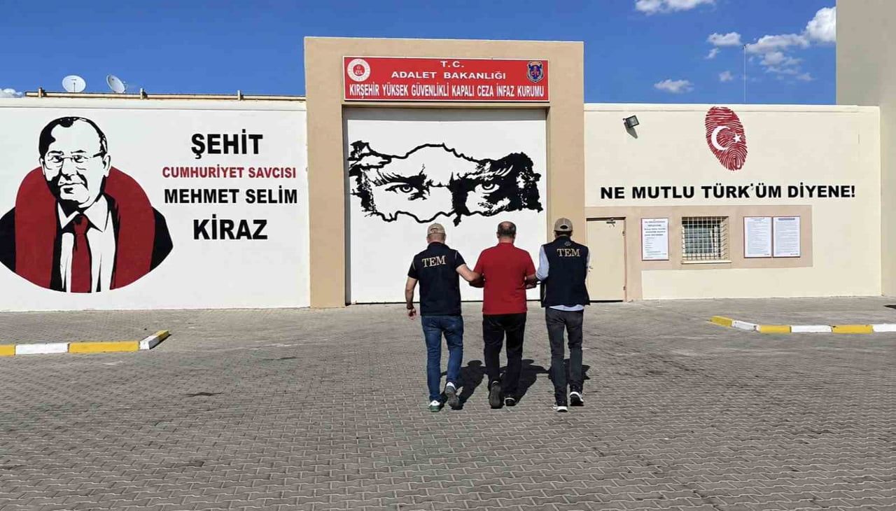 KIRŞEHİR’DE HAKKINDA "FETÖ/PDY SİLAHLI TERÖR ÖRGÜTÜNE ÜYE OLMA" SUÇUNDAN YAKALAMA KARARI BULUNAN...