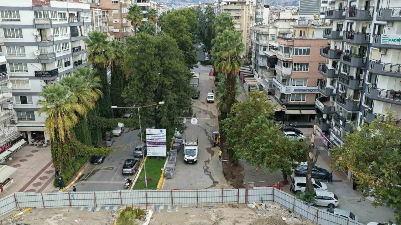 ADNAN MENDERES BULVARI’NDA YENİLEME ÇALIŞMALARI BAŞLADI
