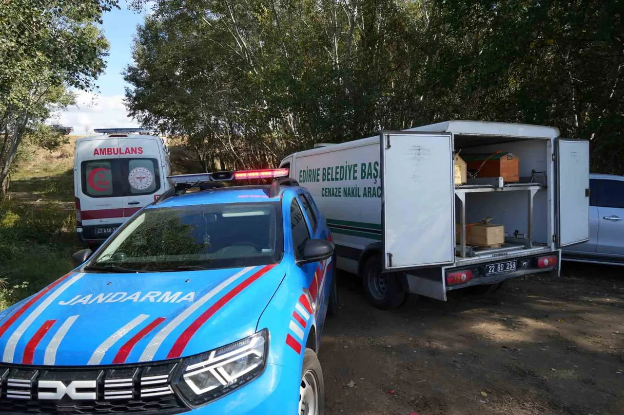 EDİRNE'DE MERİÇ NEHRİ'NDE BOTUN ALABORA OLMASI SONUCU KAYBOLAN 2 ÇOCUĞU ARAMA ÇALIŞMALARINDA 5...