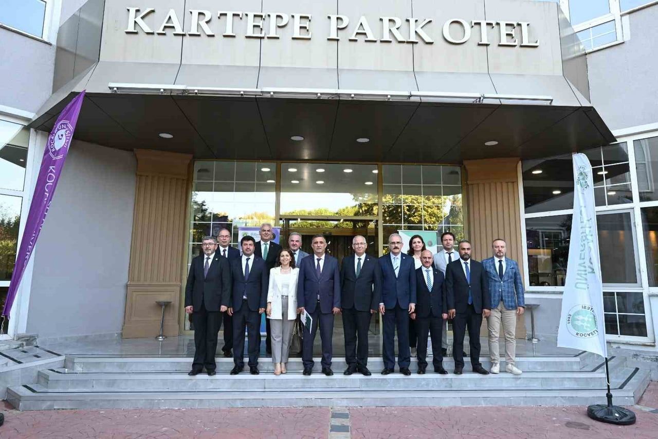BARTIN ÜNİVERSİTESİ (BARÜ) REKTÖRÜ PROF. DR. AHMET AKKAYA, KOCAELİ ÜNİVERSİTESİ EV SAHİPLİĞİNDE...