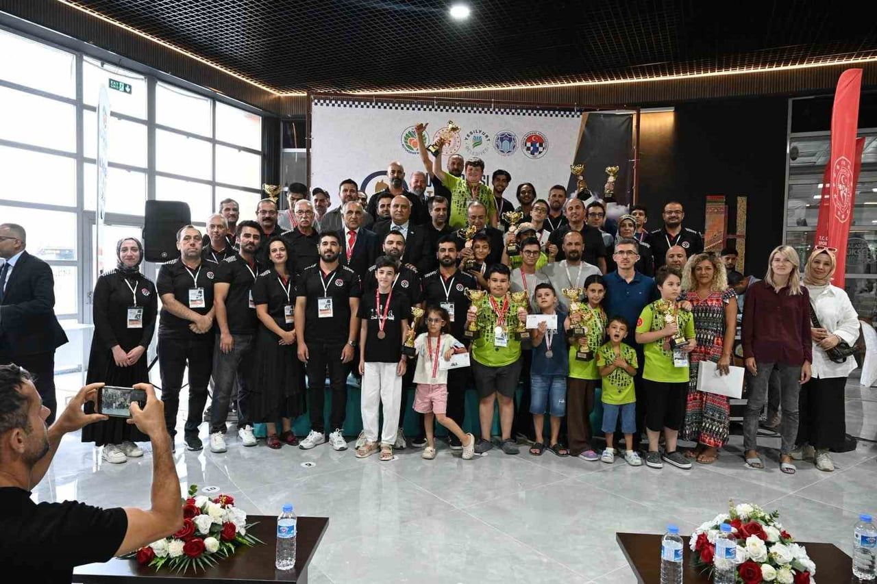 ULUSLARARASI ALTIN KAYISI SATRANÇ TURNUVASI ÖDÜL TÖRENİYLE SONA ERDİ