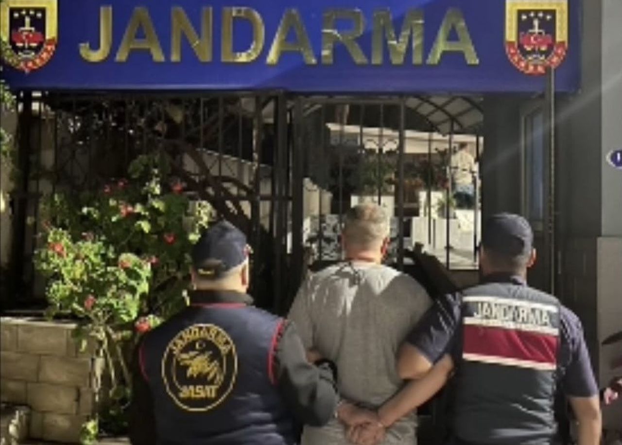 GÖZALTINA ALINAN ŞÜPHELİ S.Ş., İKİ JANDARMA PERSONELİNİN NEZARETİNDE SAĞLIK KONTROLÜNE VE ADLİYEYE...