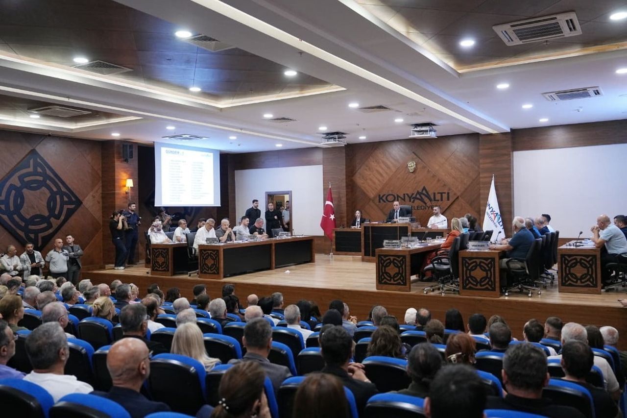 CHP’NİN ‘KESİN İHRAÇ’ TALEBİYLE DİSİPLİNE SEVK ETTİĞİ VE BU SABAH PARTİSİNDEN İSTİFA ETTİĞİNİ...