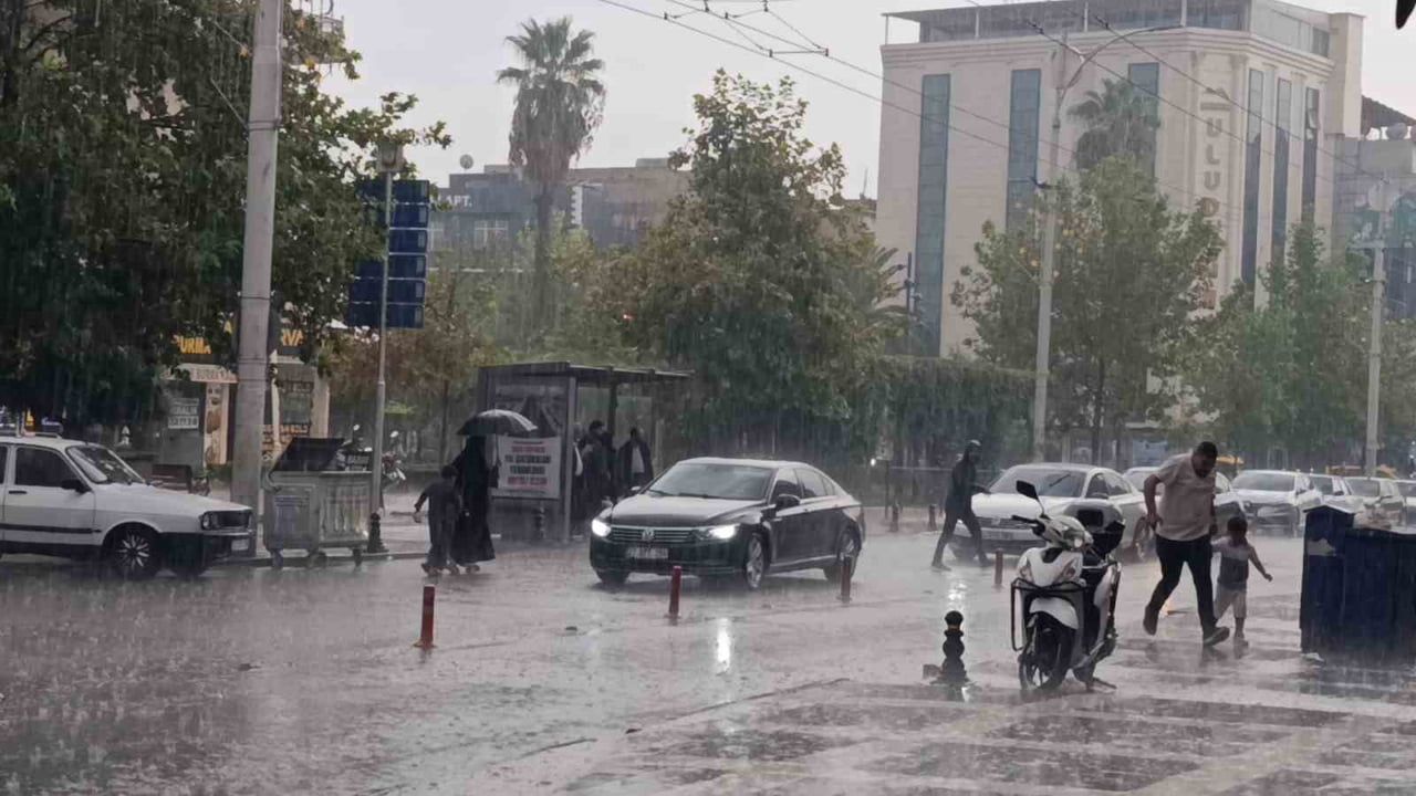 ŞANLIURFA’DA YAĞIŞ ETKİLİ OLDU