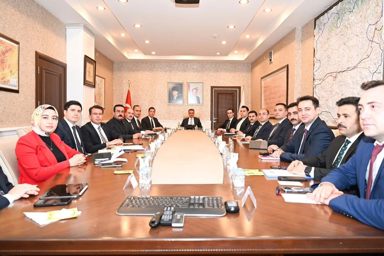 ERZURUM VALİSİ AYDIN BARUŞ’UN BAŞKANLIĞINDA, KENTTEKİ GÜNCEL ÇALIŞMALARIN VE YATIRIMLARIN ELE...