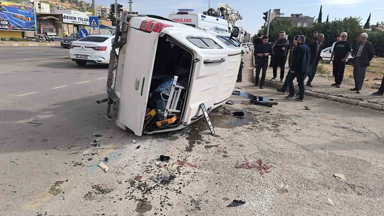 ADIYAMAN’DA OTOMOBİL İLE KAMYONET’İN ÇARPIŞMASI SONUCU MEYDANA GELEN TRAFİK KAZASINDA 4 AYLIK...