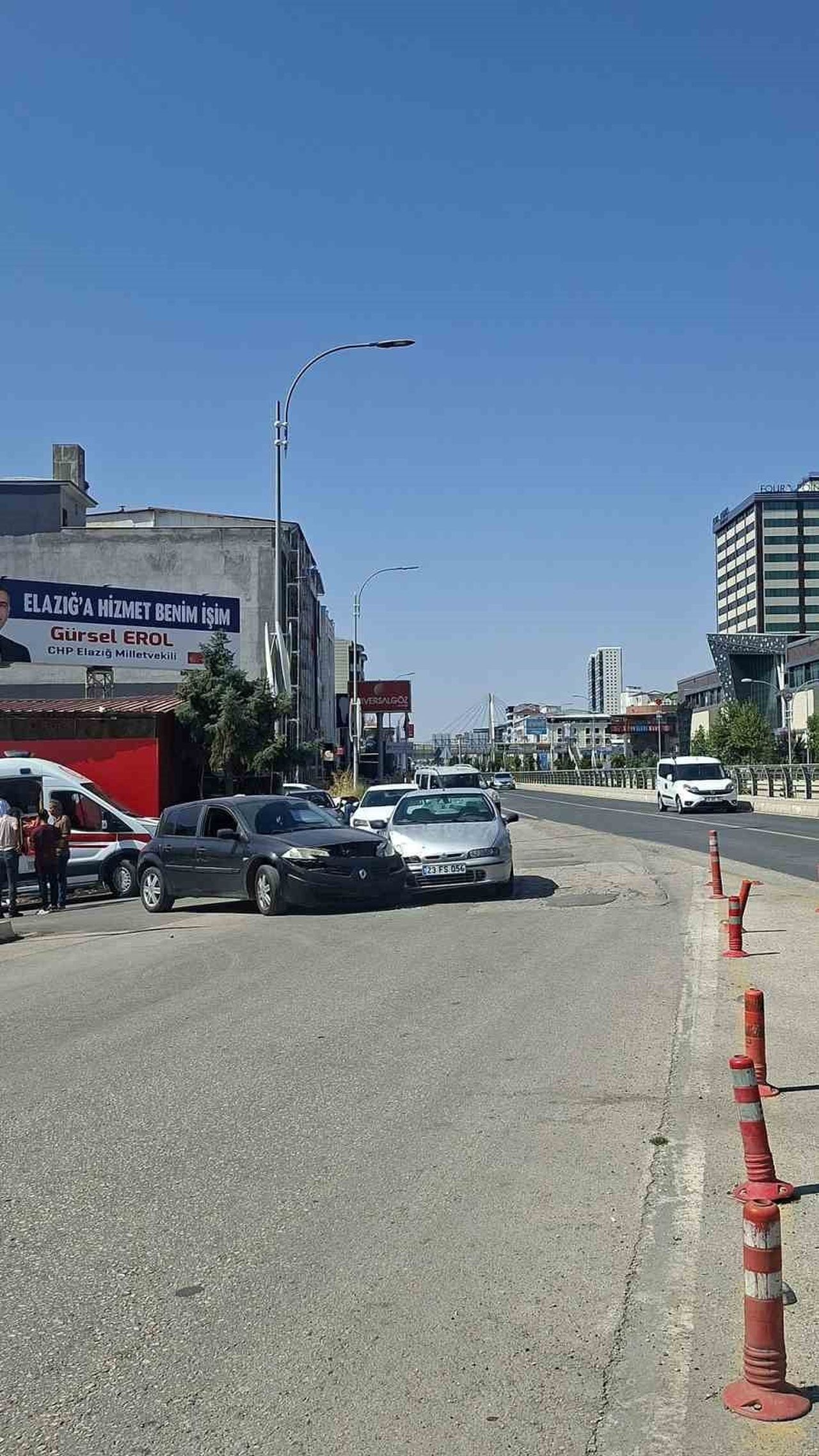 ELAZIĞ’DA İKİ OTOMOBİLİN ÇARPIŞMASI SONUCU MEYDANA GELEN TRAFİK KAZASINDA 1 KİŞİ...