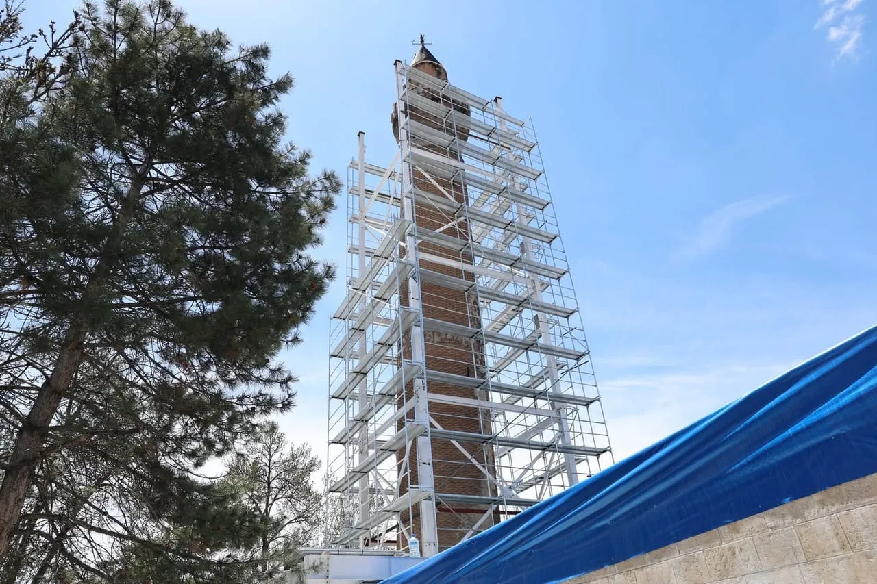 SİVAS’IN ÖNEMLİ TARİHİ YAPILARINDAN ULU CAMİ’DE RESTORASYON ÇALIŞMALARI SÜRÜYOR.